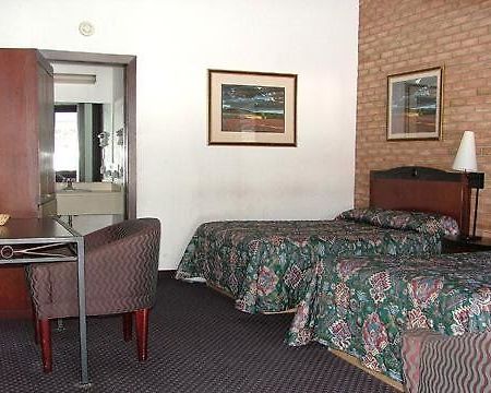 Rodeway Inn 凯迪拉克 客房 照片